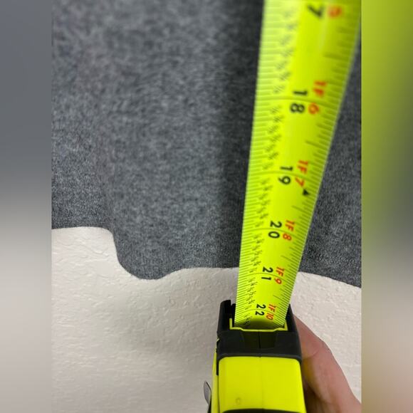 Brandy Melville John Galt Heather Gray New York Cropped Baby Tee Size Small - Picture 5 of 6